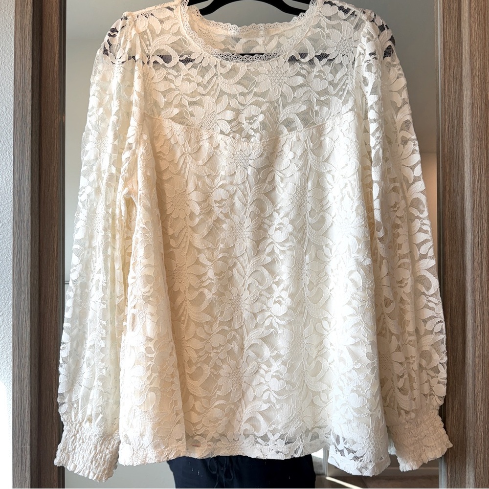 Torrid Long Sleeve Lined Lace Blouse Size 0 Romantic Feminine Whimsygoth‎ Fairy